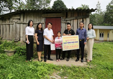 Bệnh viện Đa khoa tỉnh Quảng Ninh nhận đỡ đầu trẻ em có hoàn cảnh khó khăn