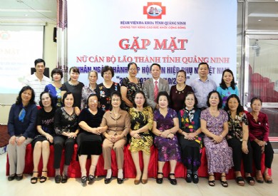 Bệnh viện ĐK tỉnh tổ chức gặp mặt nữ cán bộ lão thành tỉnh Quảng Ninh nhân dịp 20/10