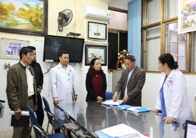Đoàn giám sát hoạt động phòng chống tác hại thuốc lá của Tổng hội Y học Việt Nam làm việc với Bệnh viện ĐK tỉnh Quảng Ninh
