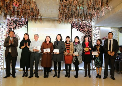 Bệnh viện Đa khoa tỉnh tổ chức chia tay cán bộ CNVC nghỉ hưu, chuyển công tác năm 2017