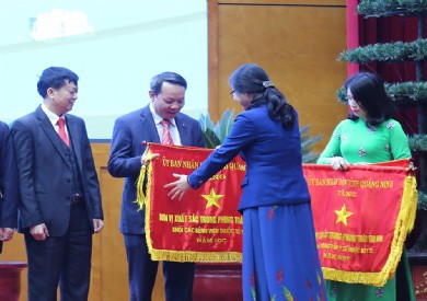 Bệnh viện Đa khoa tỉnh Quảng Ninh vinh dự nhận cờ thi đua của UBND tỉnh