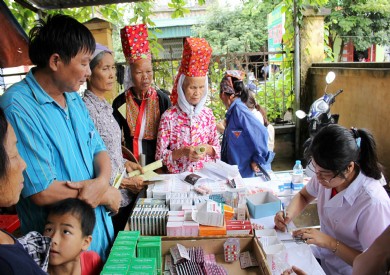 Gần 900 lượt người dân huyện Đầm Hà được khám, phát thuốc miễn phí