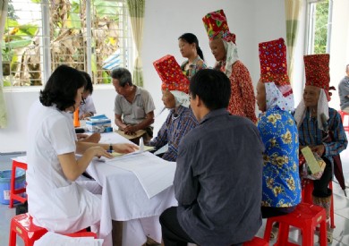 Khám và cấp phát thuốc miễn phí cho người dân các xã khó khăn huyện Đầm Hà