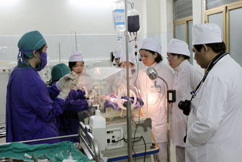 Bệnh viện Đa khoa tỉnh: Cứu sống bệnh nhi bằng phương pháp thay máu