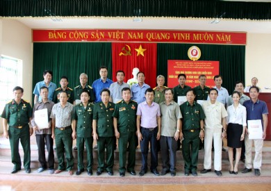 Bệnh viện Đa khoa tỉnh Quảng Ninh tặng quà cho thương binh, CCB TP Hạ Long