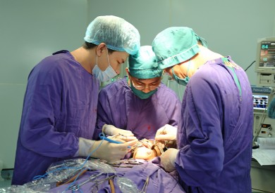 Bệnh viện Đa khoa tỉnh triển khai kỹ thuật kết hợp xương hàm bằng nẹp vít tự tiêu