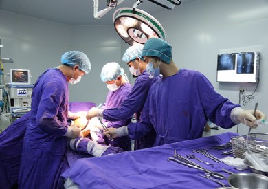 Bệnh viện Đa khoa tỉnh Quảng Ninh thay khớp háng nhân tạo thành công cho cụ bà 102 tuổi