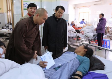 Trao quà Tết ý nghĩa cho bệnh nhân nghèo