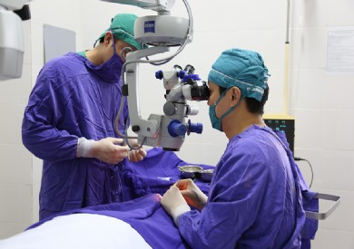 NGÀY 8/4/2018, BỆNH VIỆN ĐK TỈNH MỔ PHACO CHO BỆNH NHÂN ĐỤC THỦY TINH THỂ