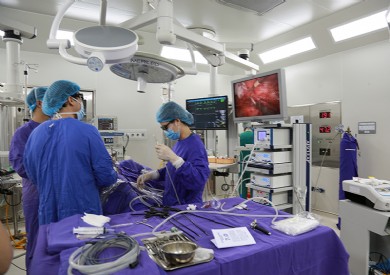 Bệnh viện ĐK tỉnh triển khai thường quy phẫu thuật nội soi bằng công nghệ 3D hiện đại, tiên tiến