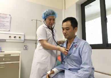 Kỳ tích cứu sống bệnh nhân vỡ eo động mạch chủ nguy kịch bằng phương pháp đặt stent graft