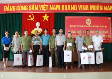 Bệnh viện Đa khoa tỉnh tặng quà tri ân nhân ngày Thương binh, liệt sỹ 27/7
