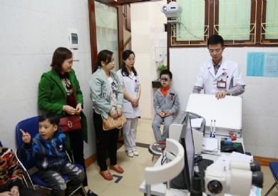Phòng khám Đa khoa số 2 khám sàng lọc và tư vấn sức khỏe miễn phí cho trẻ em