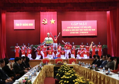 Bí thư Tỉnh ủy gặp mặt cán bộ y tế tiêu biểu nhân kỷ niệm 64 năm ngày Thầy thuốc Việt Nam 27/2