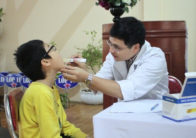 Bệnh viện Đa khoa tỉnh Quảng Ninh khám, tư vấn răng miệng miễn phí cho 250 học sinh tiểu học