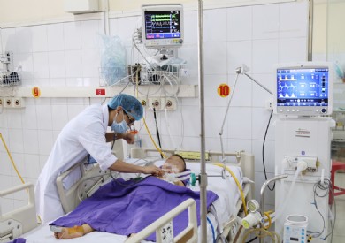 Phối hợp cứu sống thành công bệnh nhi 4 tuổi đứt phế quản nguy kịch