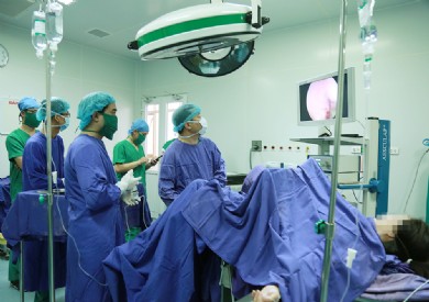 Bệnh viện Đa khoa tỉnh triển khai kỹ thuật nội soi ngược dòng điều trị hẹp niệu quản bằng laser bốc hơi