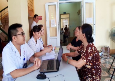 Khám chữa bệnh, phát thuốc miễn phí cho người dân Móng Cái