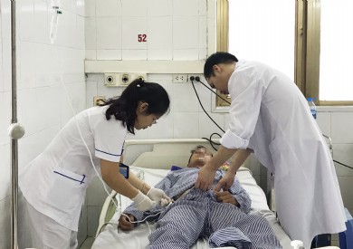 Cứu sống bệnh nhân bị 2 nhát dao nhọn đâm thấu bụng nguy hiểm