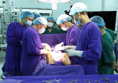 Bệnh viện Đa khoa tỉnh Quảng Ninh tăng cường đào tạo hợp tác quốc tế với Đoàn chuyên gia Pháp