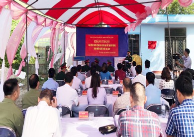 Trao quà và nhà tình nghĩa dành cho gia đình có hoàn cảnh đặc biệt khó khăn