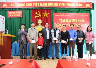 Bệnh viện Đa khoa tỉnh Quảng Ninh tặng quà Tết nghĩa tình cho gia đình khó khăn