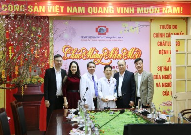 Liên đoàn Lao động tỉnh thăm, chúc Tết tại Bệnh viện Đa khoa tỉnh Quảng Ninh