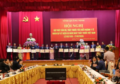Hội nghị gặp mặt cán bộ, thầy thuốc tiêu biểu ngành Y tế nhân kỷ niệm 65 năm ngày Thầy thuốc Việt Nam 27/2