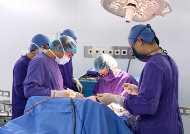 Phẫu thuật lấy khối u kích thước “khủng” chiếm 1/4 não bộ