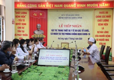 Bệnh viện Đa khoa tỉnh Quảng Ninh tiếp nhận thiết bị y tế tài trợ cho công tác phòng dịch Covid-19