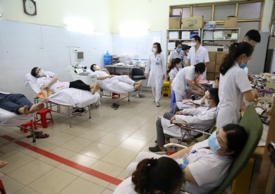 Đoàn viên thanh niên tham gia hiến ''Giọt máu hồng'' giữa mùa dịch Covid-19