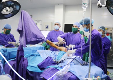 Cập nhật tiến bộ trong phẫu thuật nội soi khớp vai với chuyên gia quốc tế