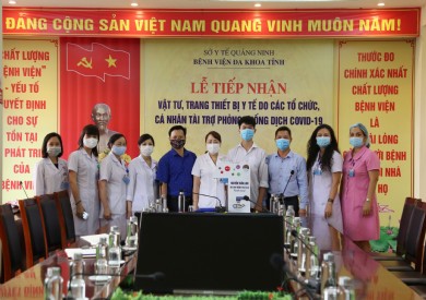 Bệnh viện Đa khoa tỉnh Quảng Ninh tiếp nhận máy sát khuẩn tự động do học sinh THCS sáng chế