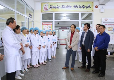 Phó Chủ tịch Thường trực UBND tỉnh kiểm tra công tác phòng chống dịch Covid-19 tại Bệnh viện Đa khoa tỉnh Quảng Ninh