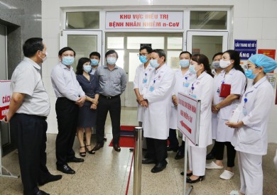 Bí thư Tỉnh ủy kiểm tra công tác phòng, chống dịch Covid-19 tại Bệnh viện Đa khoa tỉnh Quảng Ninh