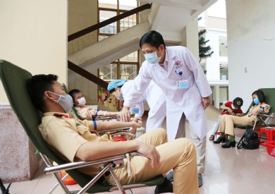 Tiếp nhận hơn 300 đơn vị máu hiến tình nguyện từ cán bộ, chiến sỹ Công an tỉnh Quảng Ninh
