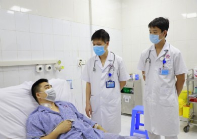 Cứu sống bệnh nhân sốc tim bằng kỹ thuật tim phổi nhân tạo (ECMO)
