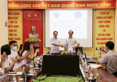 Bệnh viện Đa khoa tỉnh Quảng Ninh ký kết chuyển giao gói kỹ thuật với Bệnh viện Bệnh nhiệt đới Trung ương