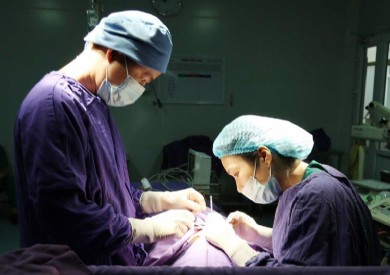 Bệnh viện Đa khoa tỉnh Quảng Ninh tiếp nối hành trình ''thắp sáng'' đôi mắt trẻ thơ