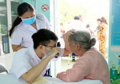 Khám, chữa bệnh, phát thuốc miễn phí cho người dân vùng cao