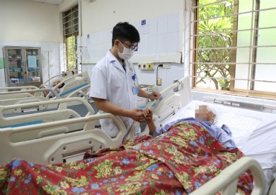 Hồi sinh bệnh nhân xuất huyết não bằng kỹ thuật vi phẫu lấy khối máu tụ qua khe tự nhiên