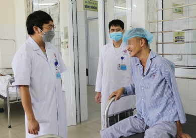 Bệnh nhân bị dao quắm găm xuyên não đã phục hồi và xuất viện