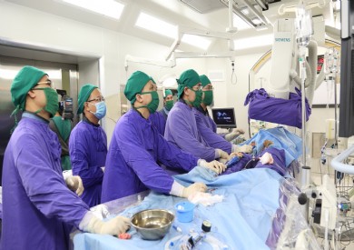 Lần đầu tiên triển khai kỹ thuật thay van động mạch chủ qua da (TAVI) tại Quảng Ninh