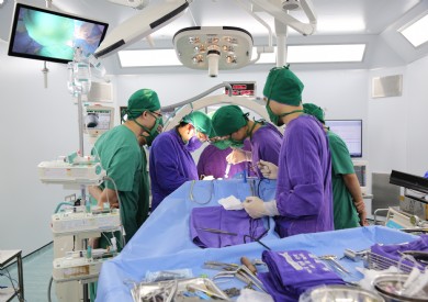 Cứu sống bệnh nhân ngã vỡ sọ, dập nát đốt sống cổ
