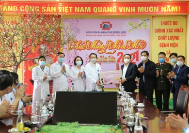 Đồng chí Bí thư Tỉnh ủy thăm, chúc tết Bệnh viện Đa khoa tỉnh Quảng Ninh nhân dịp tết Nguyên đán Tân sửu 2021