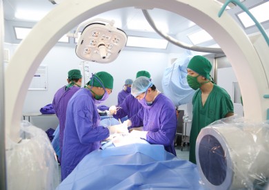 Bệnh viện ĐK tỉnh: Phẫu thuật nắn chỉnh gù vẹo cột sống ngực cho bệnh nhân 13 tuổi