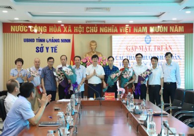 Sở Y tế tri ân 4 Thầy thuốc ưu tú của Bệnh viện Đa khoa tỉnh tại Hội nghị sơ kết quý 1 năm 2021