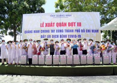 Phó Giám đốc Bệnh viện Đa khoa tỉnh cùng các ''chiến sĩ áo trắng'' Quảng Ninh lên đường ''chia lửa'' với tâm dịch TP.HCM