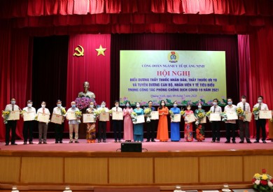 Công đoàn ngành Y tế biểu dương Thầy thuốc ưu tú và tập thể, cá nhân tiêu biểu của Bệnh viện Đa khoa tỉnh trong công tác phòng chống dịch Covid-19