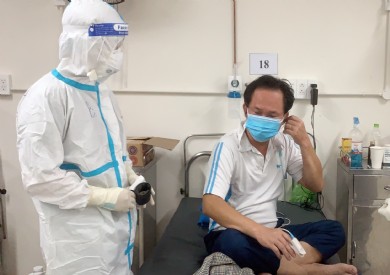 Các ''chiến sĩ áo trắng'' Bệnh viện Đa khoa tỉnh vững tâm chinh chiến nơi tâm dịch
